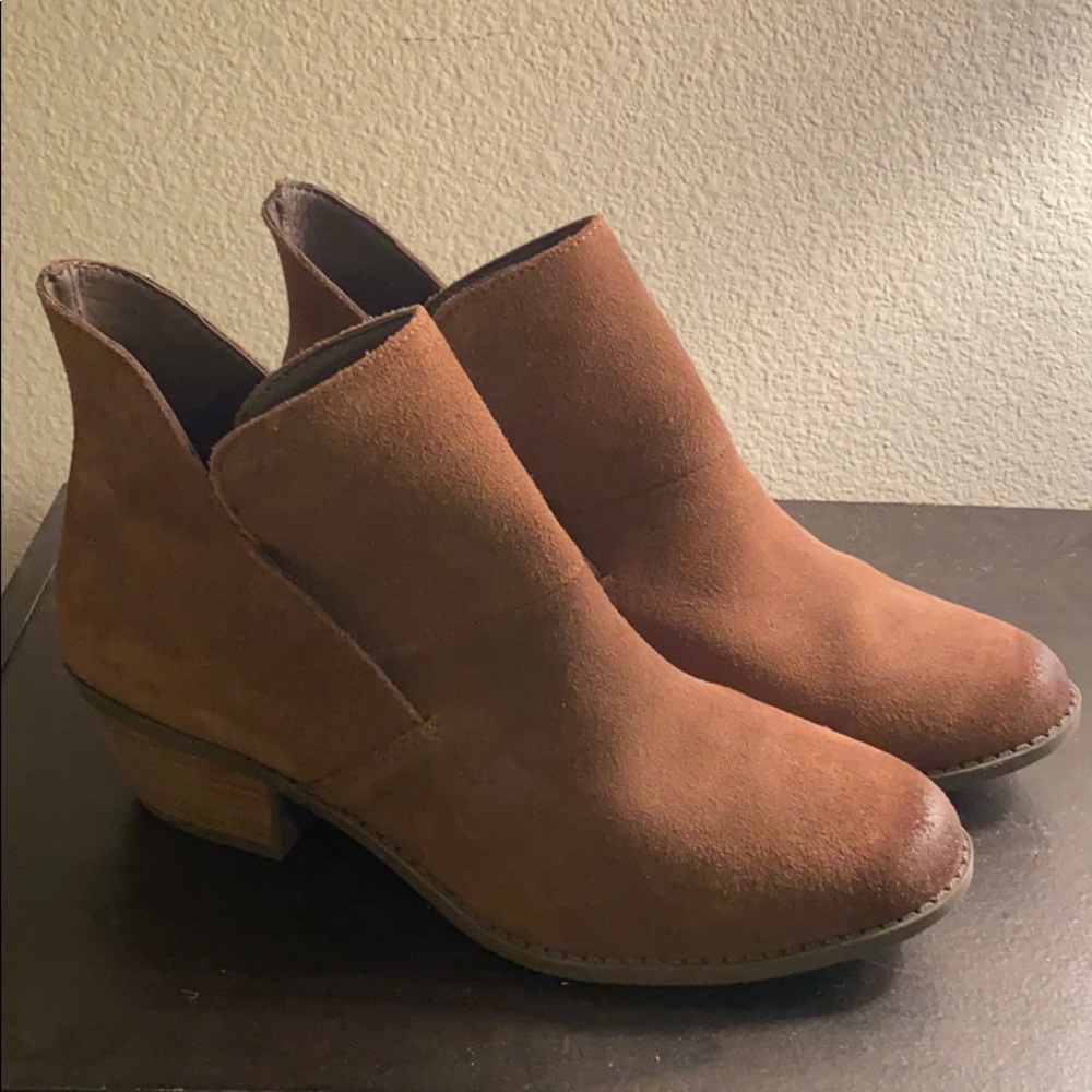 Ruff Hewn Brown Booties